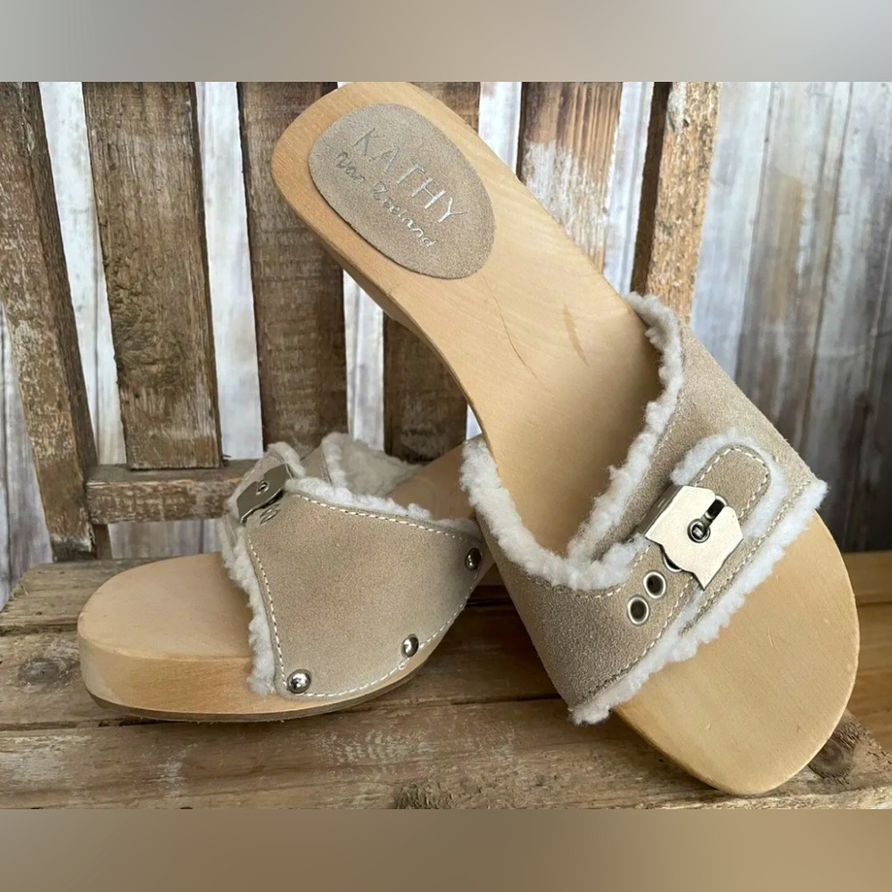 Kathy Van Zeeland Leather Suede/Sherpa Buckle Slip On Heels Sz 8 NEW